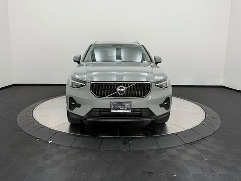 Certified 2025 Volvo XC40 B5 Plus image 2