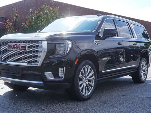 Used 2024 GMC Yukon XL Denali RWD image 4