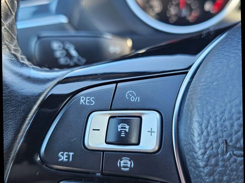 Used 2021 Volkswagen Tiguan SE R-Line image 16