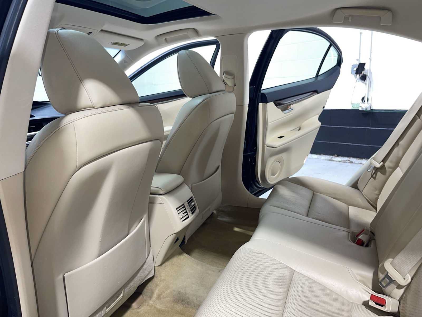Used 2015 Lexus ES 350 w/ Luxury Package FWD image 12
