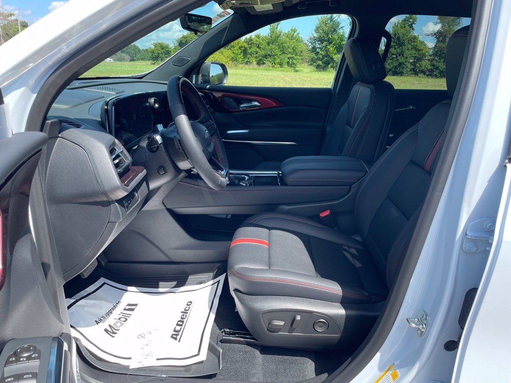 New 2026 Chevrolet Traverse RS w/ LPO, Floor Liner Package FWD image 14