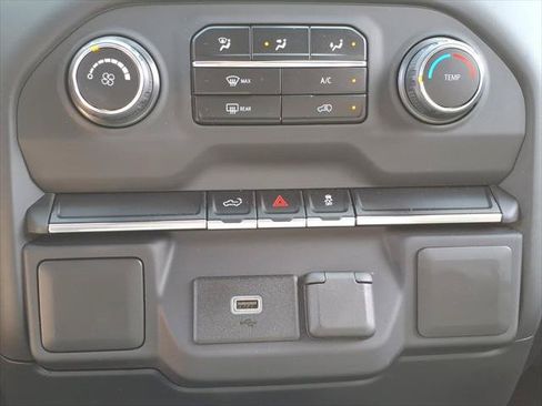 Used 2020 Chevrolet Silverado 1500 Custom w/ Custom Value Package AWD/4WD image 14