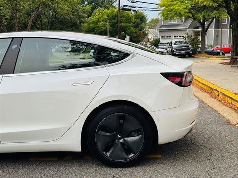 Used 2018 Tesla Model 3 image 11