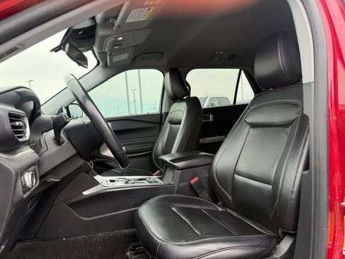 Used 2021 Ford Explorer XLT w/ Equipment Group 202A RWD image 5