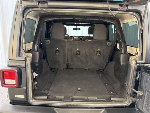 Used 2019 Jeep Wrangler Unlimited Sport S image 32