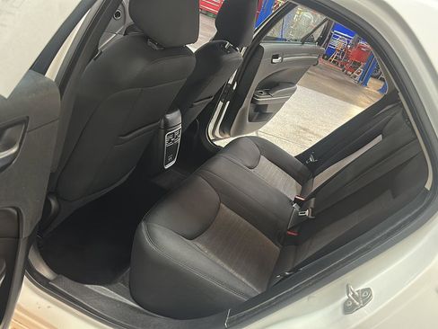Used 2021 Chrysler 300 Touring w/ Sport Appearance Package RWD image 27