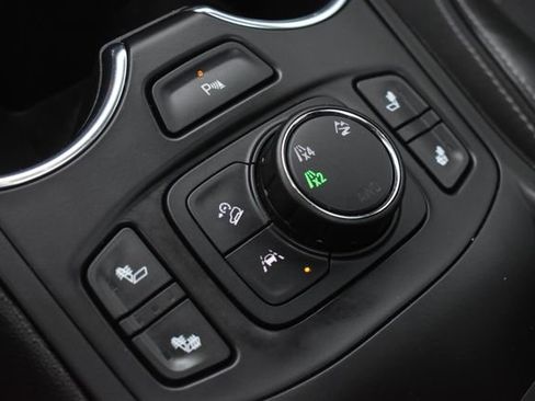 Used 2023 GMC Terrain SLT w/ Infotainment Package II AWD/4WD image 30