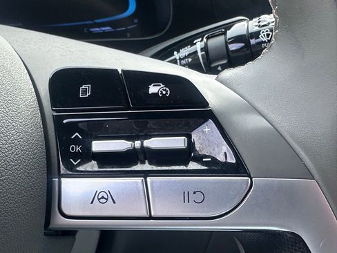 Used 2025 Hyundai Elantra Sport FWD image 29