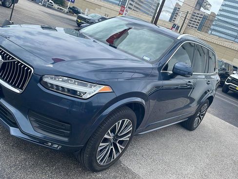 Used 2021 Volvo XC90 T5 Momentum w/ Climate Package FWD image 2