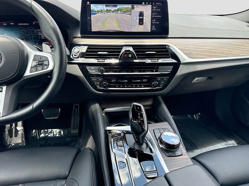 Used 2023 BMW M550i xDrive w/ Executive Package AWD/4WD image 19
