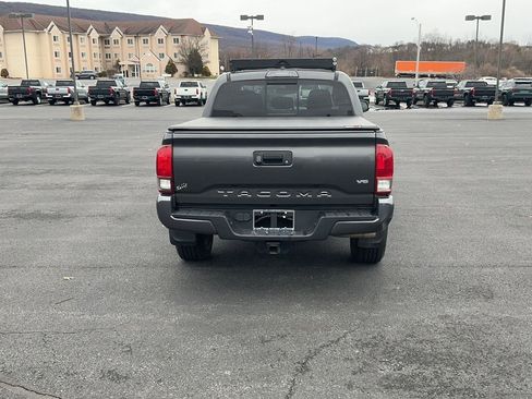 Used 2019 Toyota Tacoma TRD Sport image 6