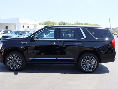 Certified 2026 GMC Yukon Denali Ultimate w/ LPO, Illumination Package AWD/4WD image 6