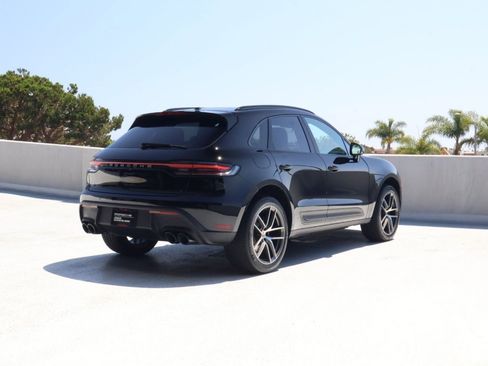 Certified 2026 Porsche Macan AWD/4WD image 9