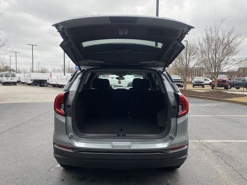 Used 2024 GMC Terrain SLE image 11