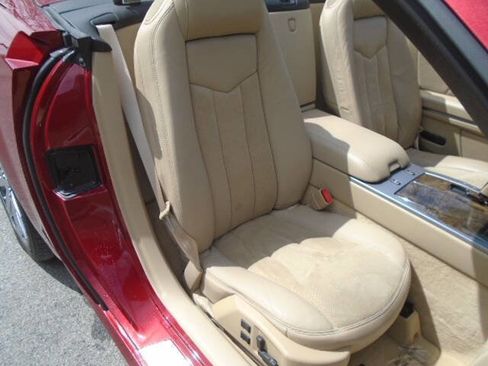Used 2009 Cadillac XLR V image 11