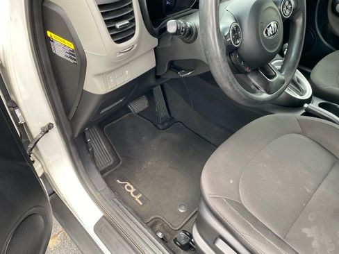 Used 2016 Kia Soul w/ Convenience Package FWD image 29
