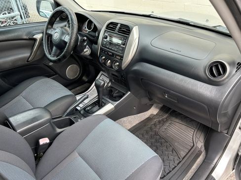Used 2005 Toyota RAV4 2WD w/ Sport Pkg image 27