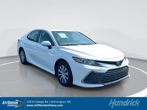Used 2022 Toyota Camry LE FWD image 1