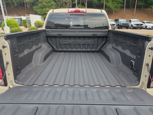 Used 2024 Chevrolet Colorado ZR2 w/ Technology Package AWD/4WD image 33