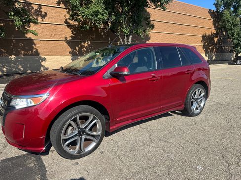 Used 2014 Ford Edge Sport w/ Driver Entry Package AWD/4WD image 2