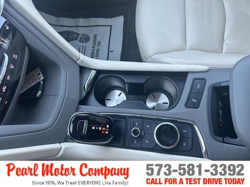 Certified 2022 Cadillac XT6 Premium Luxury w/ LPO, Floor Liner Package AWD/4WD image 18