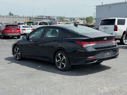 Used 2023 Hyundai Elantra SEL w/ Convenience Package FWD image 7