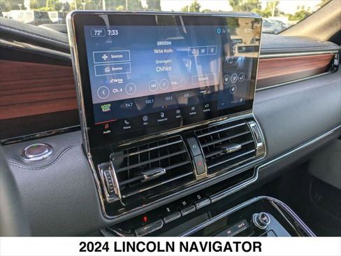 Used 2024 Lincoln Navigator Reserve image 18