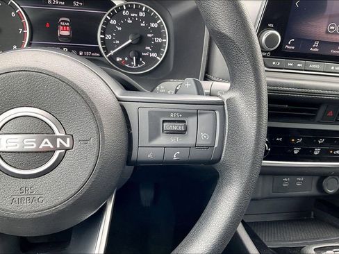 Used 2024 Nissan Rogue S FWD image 18