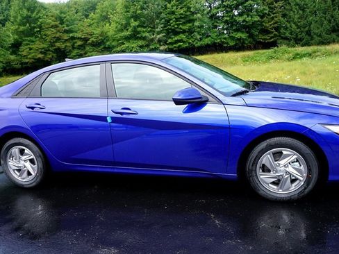 New 2024 Hyundai Elantra SE image 4