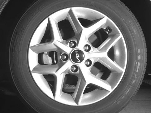 Used 2025 Kia Soul LX w/ LX Technology Package FWD image 12