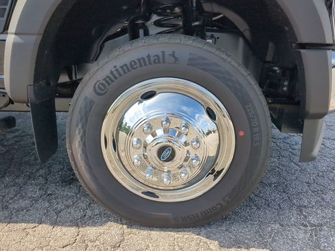 New 2025 Ford F450 XL w/ XL Chrome Package image 9