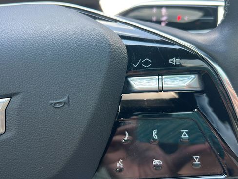 Used 2024 Cadillac Lyriq Sport AWD/4WD image 17
