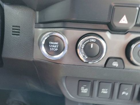 Used 2021 Toyota Tacoma TRD Off-Road w/ Technology Package AWD/4WD image 28