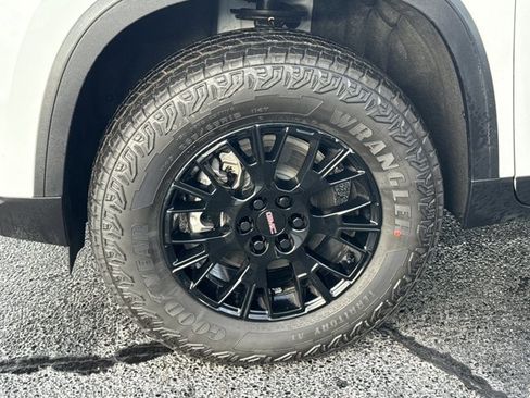 New 2026 GMC Acadia AT4 w/ Luxury Package image 16