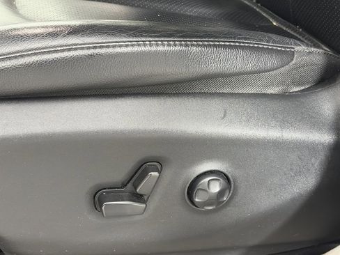 Used 2021 Chrysler Pacifica Touring-L image 25