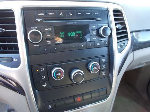 Used 2011 Jeep Grand Cherokee Laredo image 31