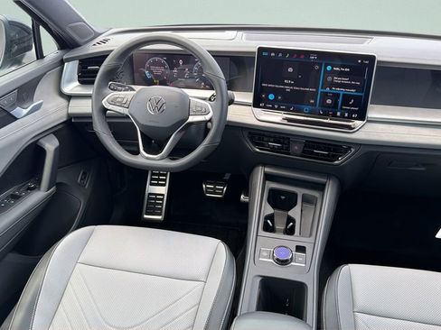 New 2026 Volkswagen Tiguan SE R-Line FWD image 26