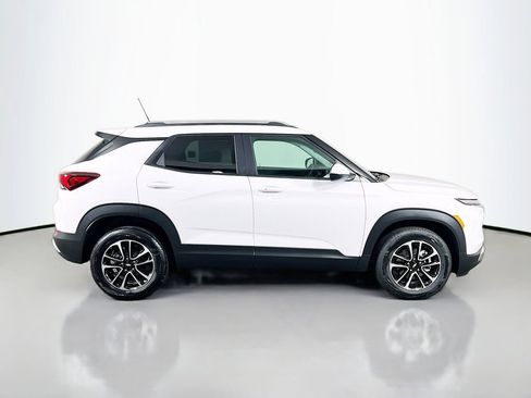 New 2026 Chevrolet TrailBlazer LT w/ LT Cold Weather Package AWD/4WD image 4