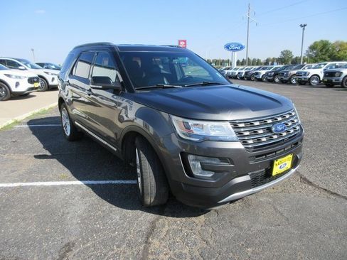Used 2016 Ford Explorer XLT w/ Equipment Group 202A image 5