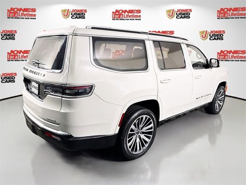 Used 2022 Jeep Grand Wagoneer Series III w/ Flexible Seating Group image 18