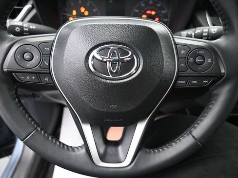 Used 2025 Toyota Corolla Cross LE AWD/4WD image 16