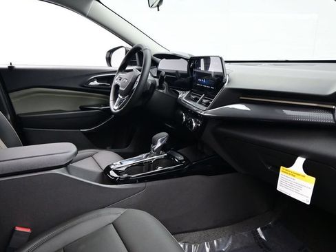 Used 2026 Chevrolet Trax ACTIV FWD image 11