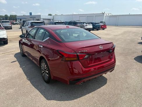 Used 2025 Nissan Altima 2.5 SV w/ SV Premium Package AWD/4WD image 4