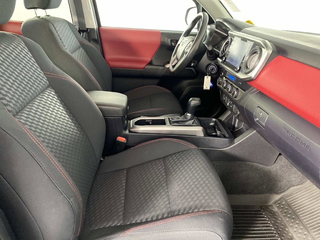 Used 2022 Toyota Tacoma SR5 AWD/4WD image 10