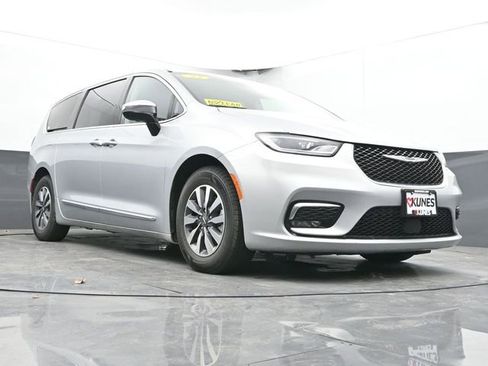 Used 2023 Chrysler Pacifica Limited image 48