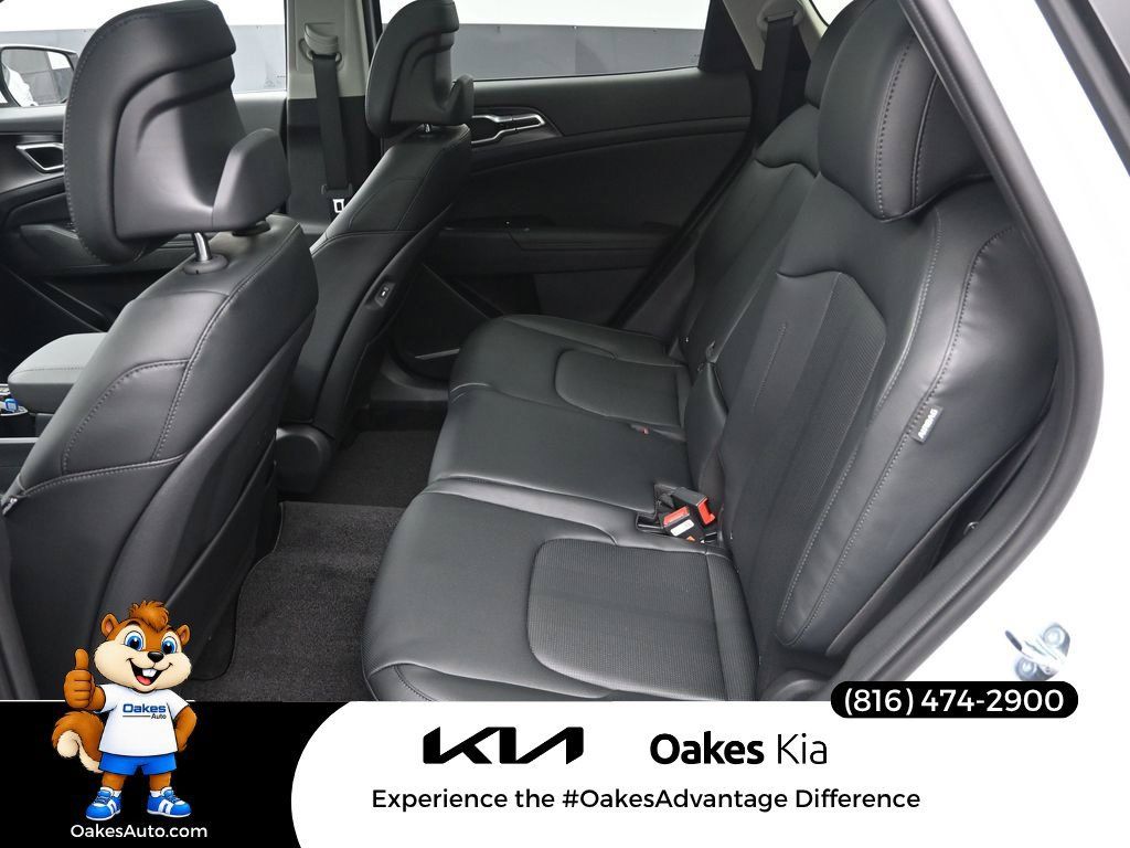 Certified 2026 Kia Sportage EX w/ EX Panorama Roof Package FWD image 28