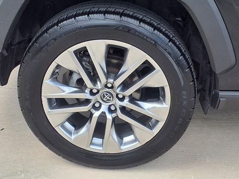 Used 2019 Toyota RAV4 XLE Premium image 3