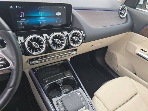 Used 2021 Mercedes-Benz GLA 250 4MATIC image 32