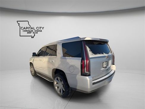 Used 2017 Cadillac Escalade Luxury image 7