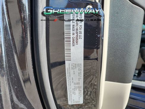 Used 2023 Chrysler Pacifica Touring-L FWD image 32